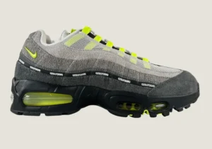 Air Max 95 x UNDEFEATED Nyc Neon